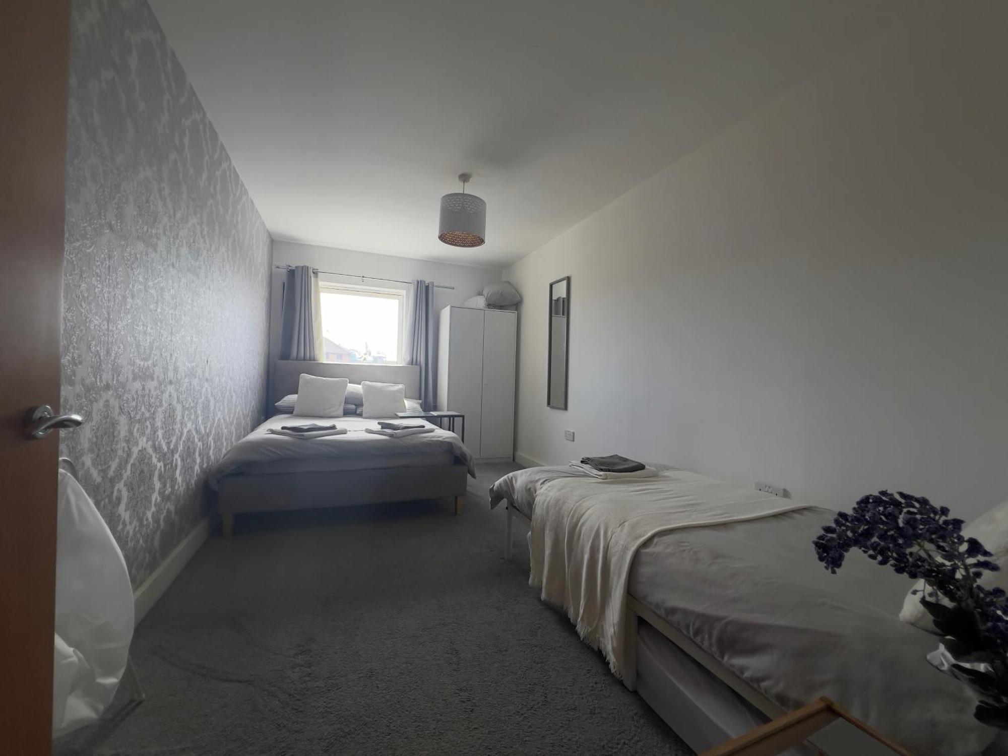 2 Bedroom Near Ocean Village Marina Port Apartment 南安普敦 外观 照片